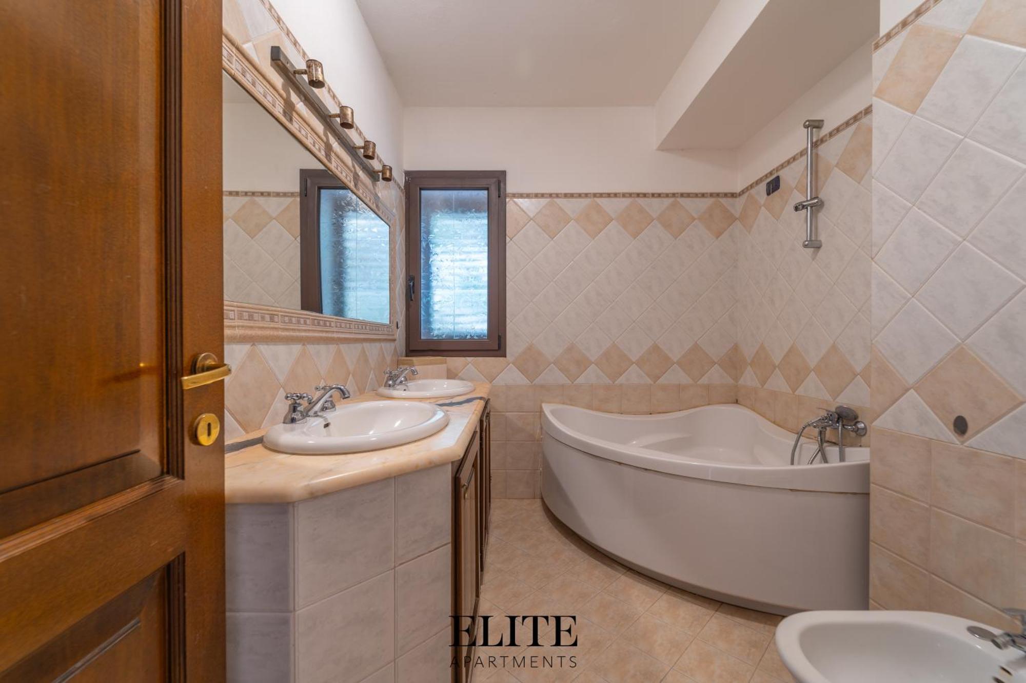 B&B My Home Al Centro Di Ольбия Экстерьер фото